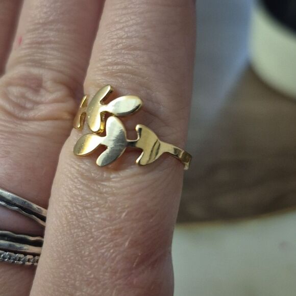 Delicate Gold Tone Leaf Wrap Ring - Minimalist Nature Inspired Band - Picture 3 of 8